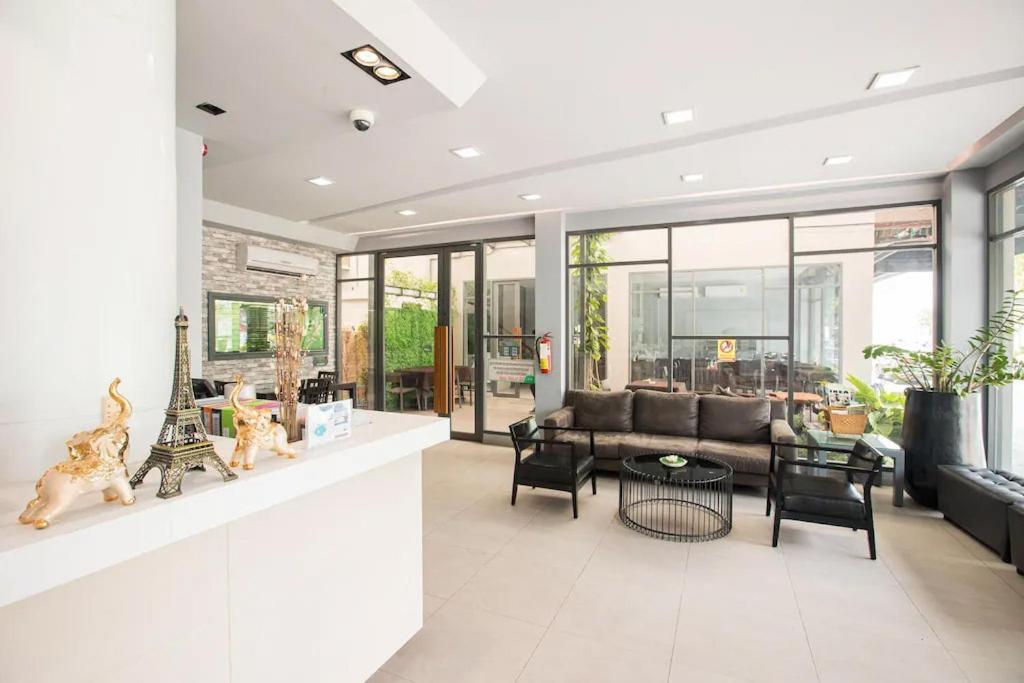 Tara Park Resotel Rangsit Exterior photo