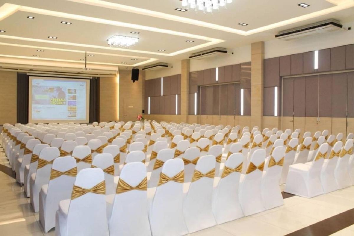 Tara Park Resotel Rangsit Exterior photo