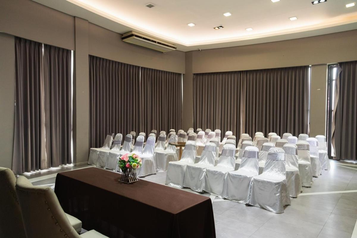 Tara Park Resotel Rangsit Exterior photo